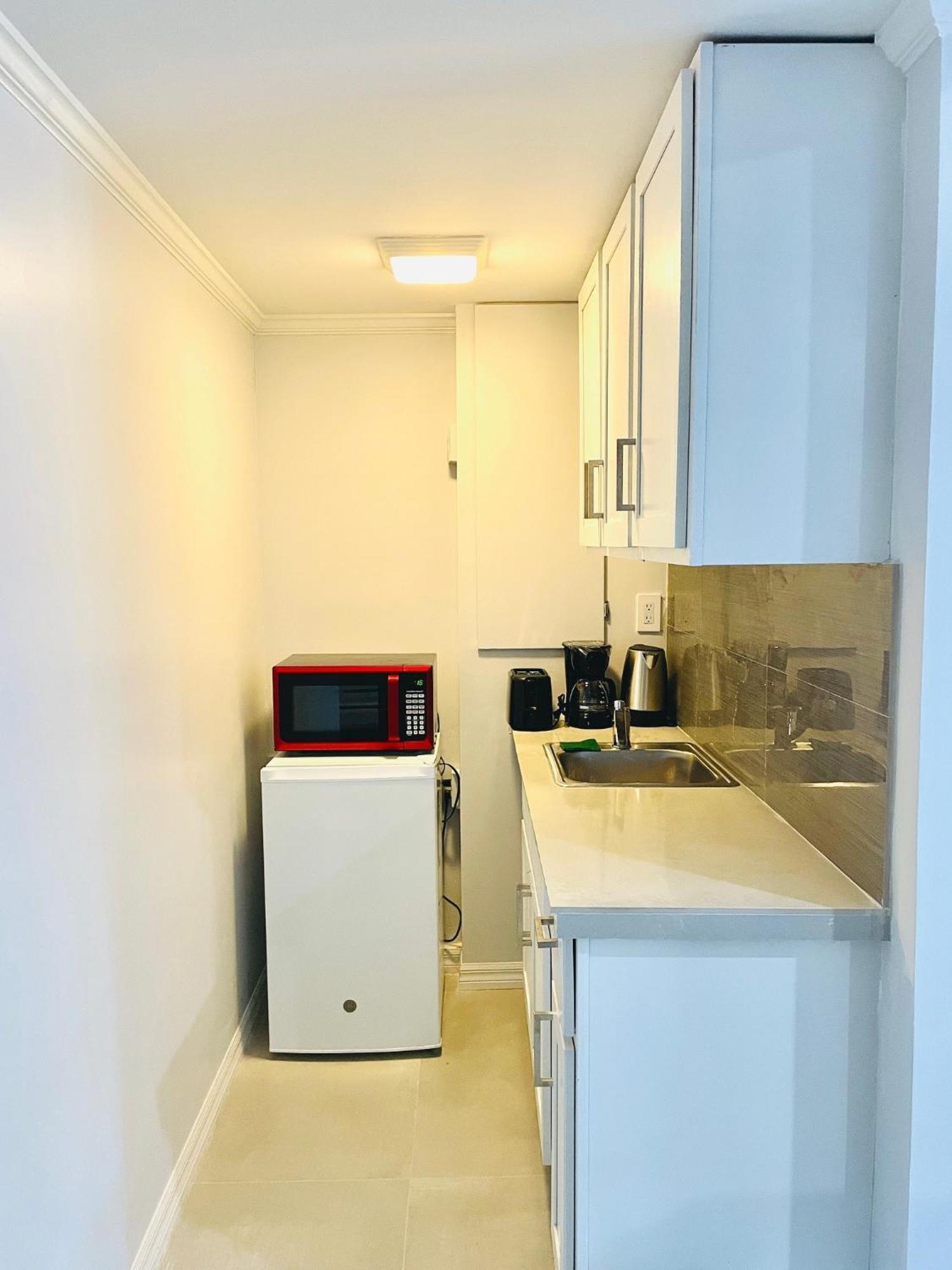 Studio, 100 Feet From The Beach Nassau Exterior foto